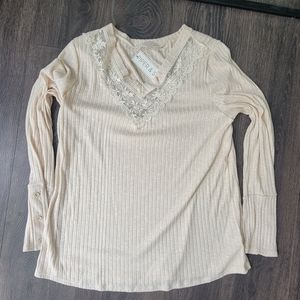 Lightweight knit long-sleeved top with lace detail